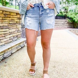 Judy blue distressed light washed denim shorts size XL